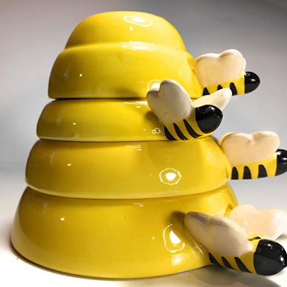 TreasureGates Other - Beehive Measuring Cups Ceramic 4 Piece Yellow